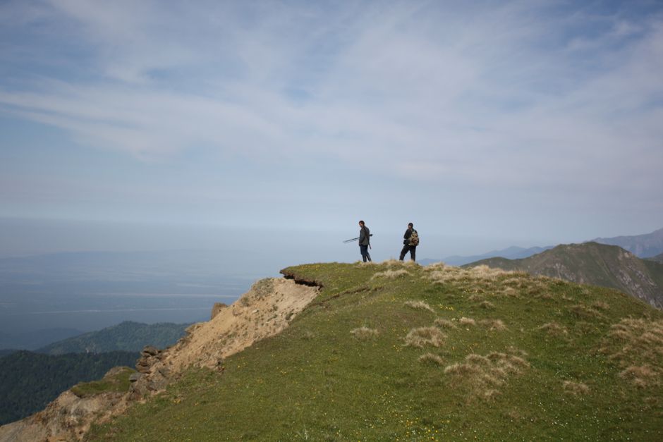 Turist rătăcit în Munții Cernei, salvat de jandarmi după o noapte de căutări