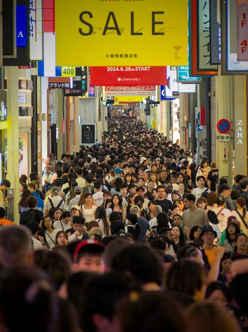 Haos în magazinele Hervis după anunțul reducerilor de 50% și retragerea din România