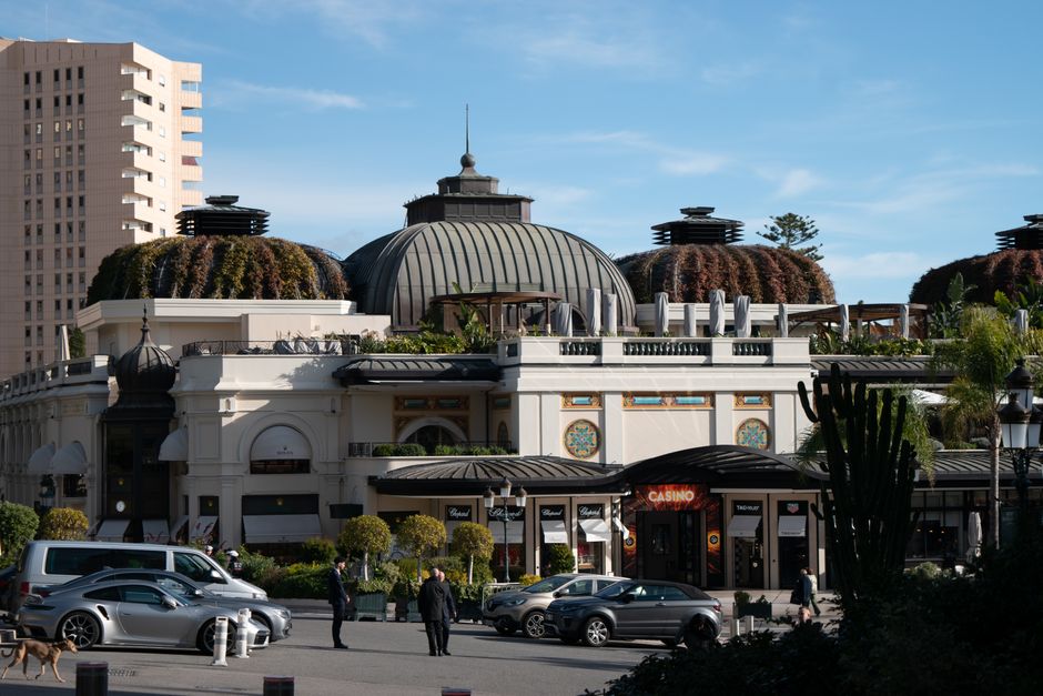 Descoperă strălucirea cazinoului din Monte Carlo: un simbol al luxului global