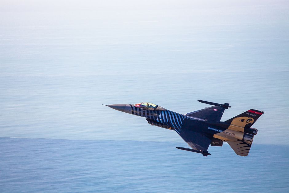 Momentul dramatic în care un F-16 românesc doboară o dronă în Marea Neagră