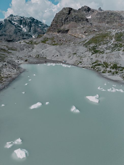 Cadavrele a doi alpiniști dispăruți, descoperite după decenii în Alpii elvețieni