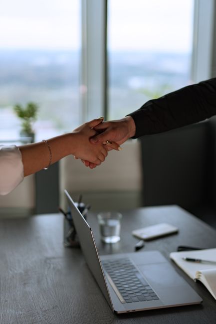 Negocierea eficientă: Strategii esențiale de la antreprenori de succes