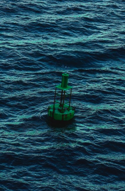 Obiecte plutitoare descoperite în Marea Neagră: MApN intervine rapid