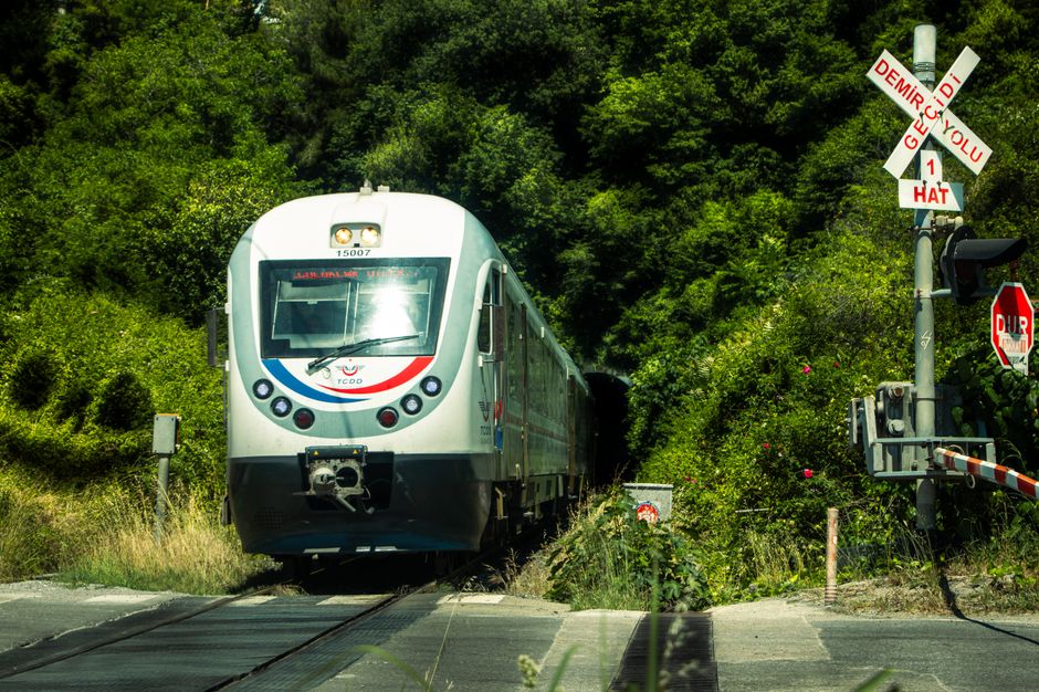 Atenție la selfie-uri! Riscurile mortale ale fotografiilor pe tren