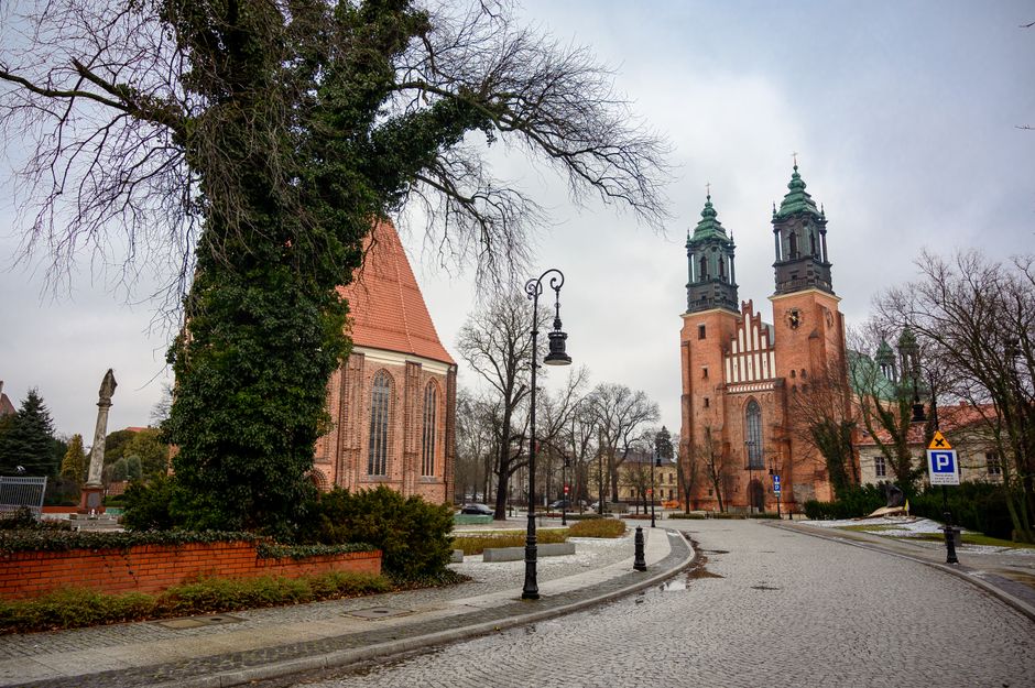Biserica din Polonia transformă parcarea în rugăciune: o inițiativă inedită