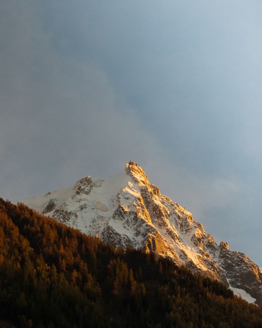 Reguli noi pe Mont Blanc: rezervări obligatorii pentru turiști în 2027