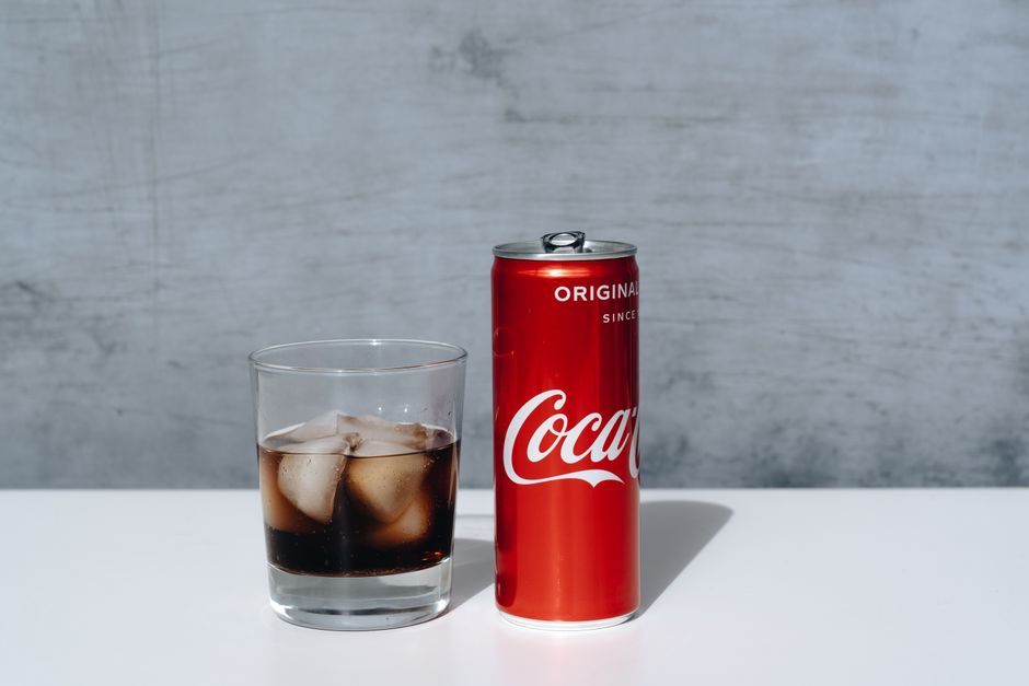 Coca-Cola inovează pentru generația tânără: băuturi personalizate la orizont