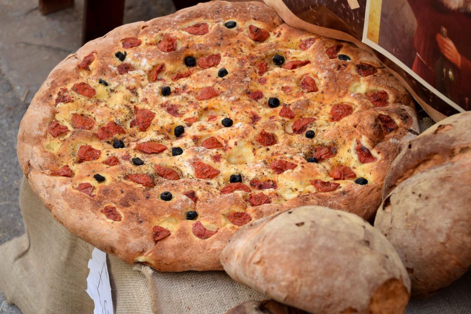 Descoperă Pizzi Leccesi, pâinea italiană cu aromă de pizza din Puglia