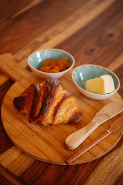 Croissant sau merdenea: care este alegerea mai sănătoasă pentru gustările tale?
