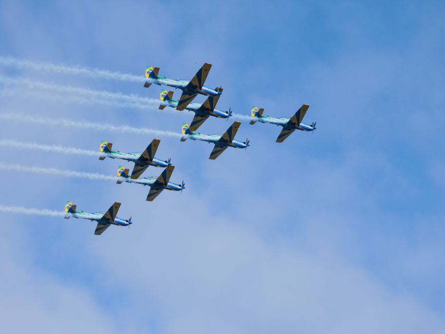 Spectacol aviatic impresionant în Târgu Jiu, dedicat lui Constantin Brâncuși