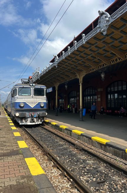 Platforma WorkinRomania: peste 100 de cereri de angajare pentru străini procesate rapid