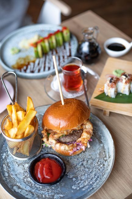 Descoperă deliciile culinare din Ruse: sushi și burgeri pe gustul tău!