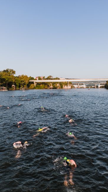 O educatoare din Sibiu finalizează Ironman Tallinn și sprijină copiii cu afecțiuni cardiace