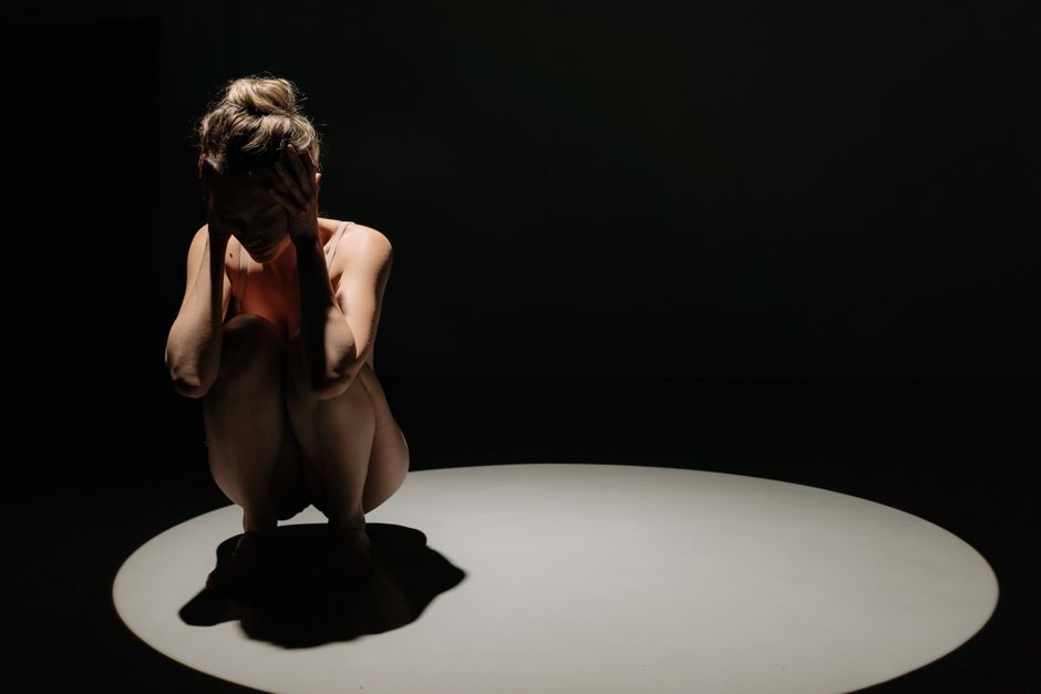 Tragedie în lumea teatrului: o tânără actriță își încheie viața la 22 de ani