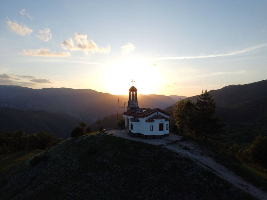 Descoperă spiritualitatea din Straja: un refugiu montan pentru suflet