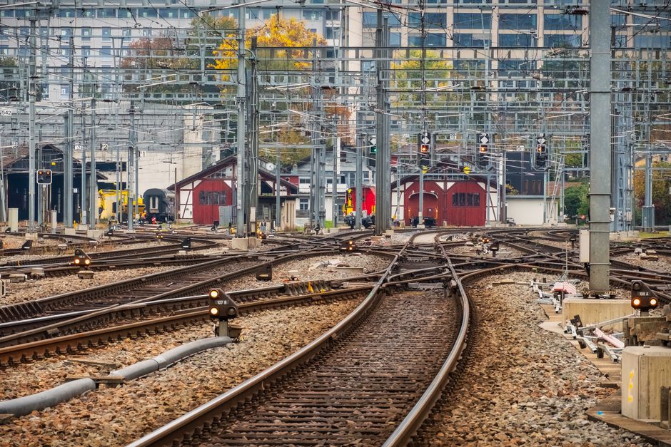 Firme de modernizare CFR implicate în furturi de cabluri din infrastructură