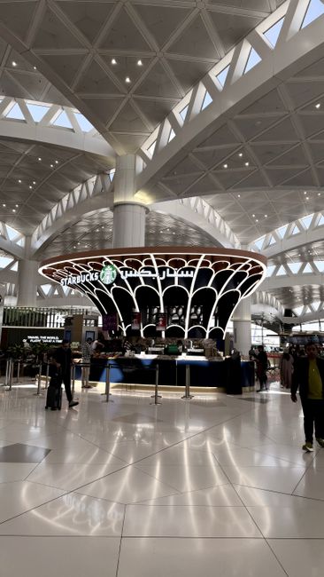 Dubai va inaugura cel mai mare aeroport din lume, cu o capacitate impresionantă