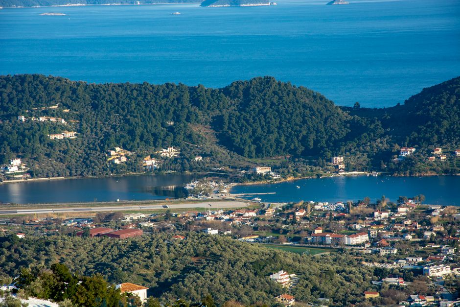 Furtună devastatoare pe insula Skiathos: străzi inundate și evenimente anulate