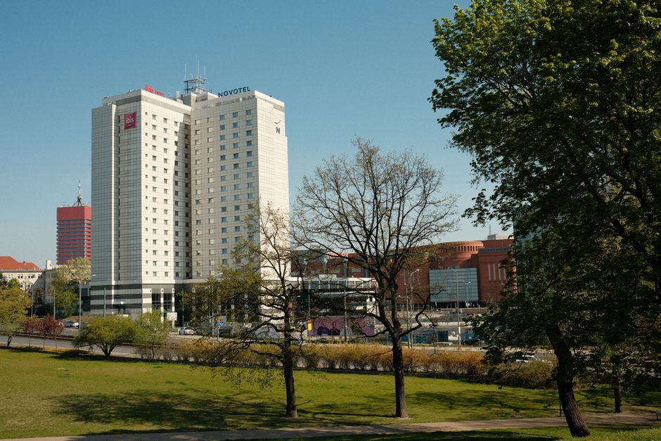 Un nou hotel Ibis va transforma fostul teren al Uzinei 1 Mai din Ploiești