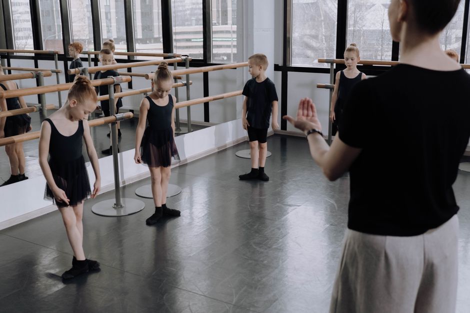 Descoperă magia dansului: cursuri gratuite de dans modern pentru copii în Deva