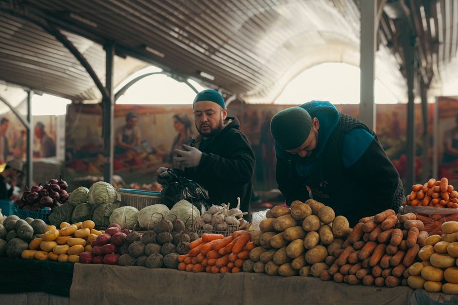 Descoperire șocantă: legume din Uzbekistan vândute ca românești!