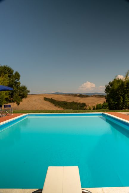 Misteriosul cadavru descoperit în piscina unei pensiuni din Toscana