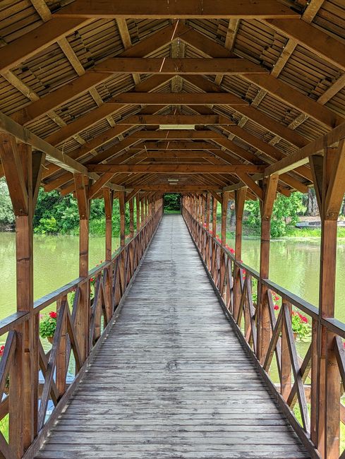 Podul acoperit din Gura Râului: o bijuterie arhitecturală salvată de comunitate