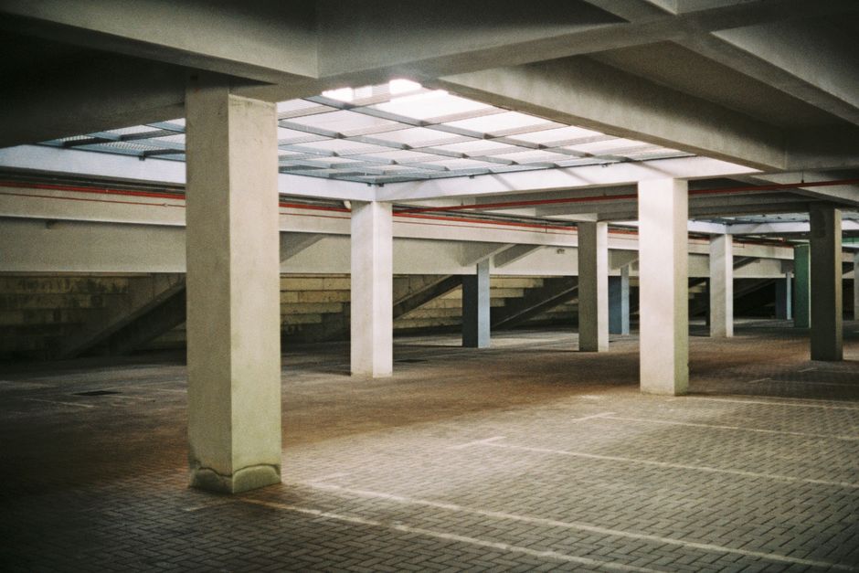 Brașov caută soluții alternative pentru parcarea din Parcul Central
