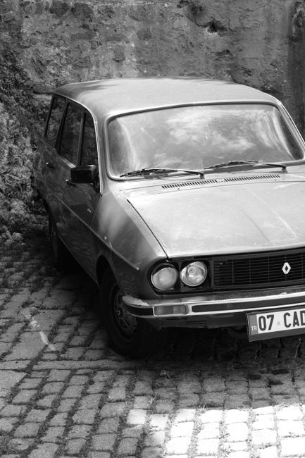 Mașini vintage impresionante la RAR Botoșani: Un Renault din 1974 și un Fiat din 1969