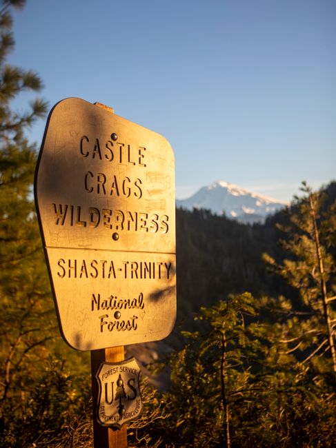 Aventura tinerilor pe muntele Shasta: cum inteligența artificială a transformat o excursie într-un coșmar