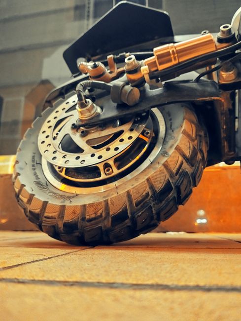Ghidul complet pentru alegerea trotinetelor electrice pe trasee cu multe pante