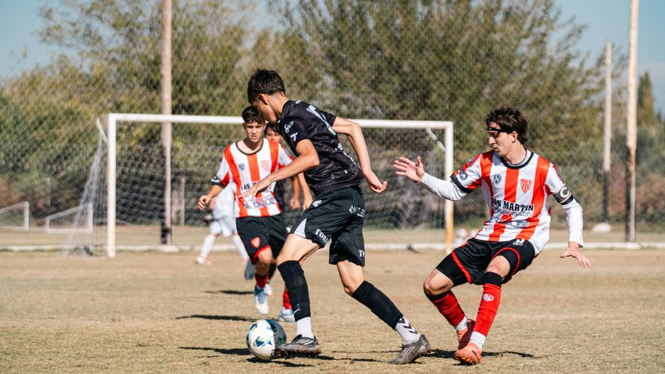 Inaugurarea noului teren de fotbal din Mioveni: o investiție de 2,5 milioane de lei