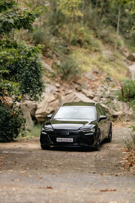 Un Audi RS4 neutilizat timp de 18 ani, vândut la un preț record