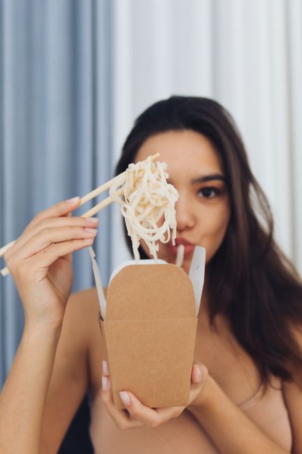 Ce stă în spatele poftelor alimentare și cum ne influențează alegerile zilnice