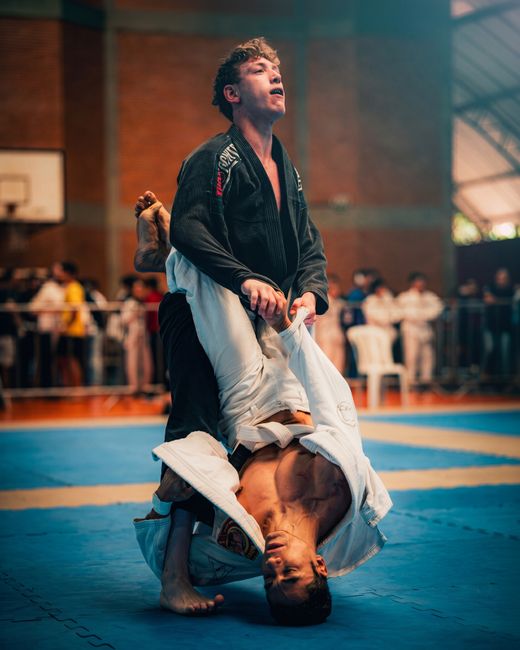 Un șofer din Brașov devine dublu campion mondial la Jiu-Jitsu Brazilian