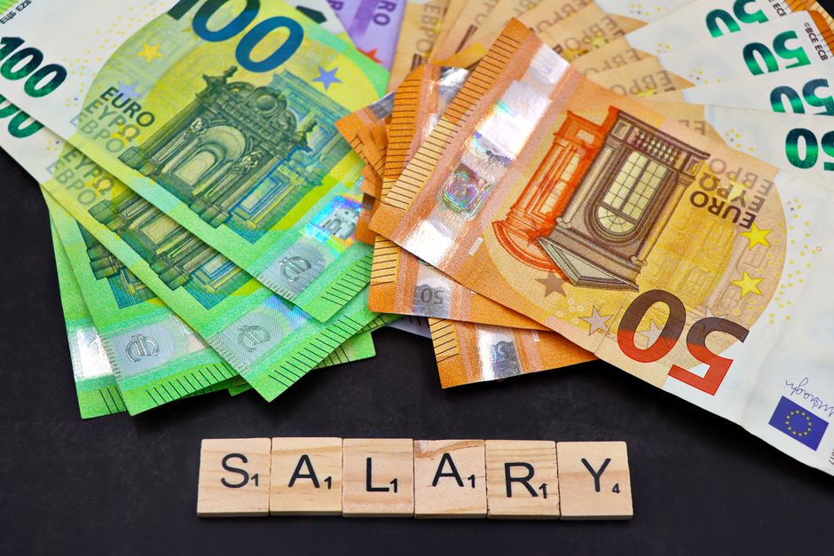 Salariile din Olt suferă o scădere semnificativă: câștigul mediu net coboară sub 5.000 de lei