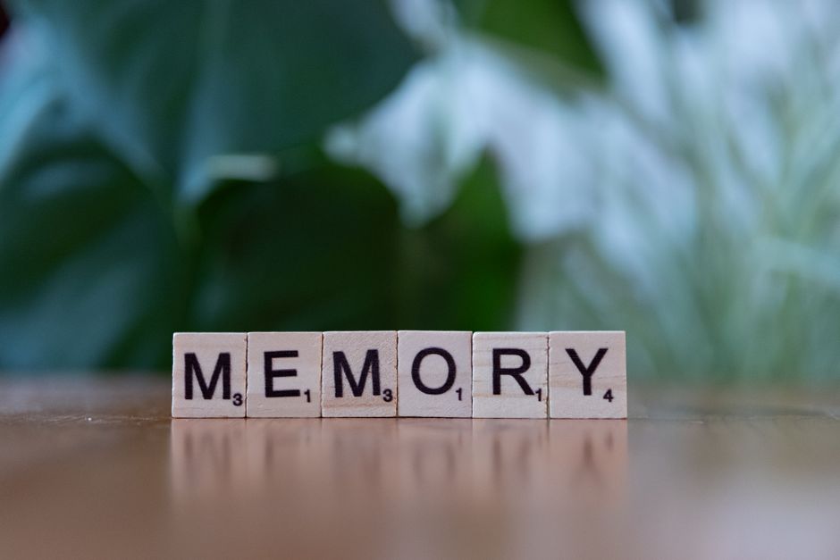 Descoperiri surprinzătoare despre declinul memoriei în mijlocul vieții