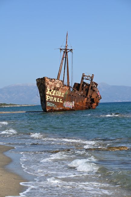Tragedie în Marea Mediterană: naufragiul unei ambarcațiuni cu migranți provoacă pierderi umane