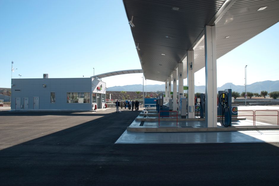 Nouă era a benzinarilor pe Autostrada Transilvania: facilități moderne și locuri de muncă