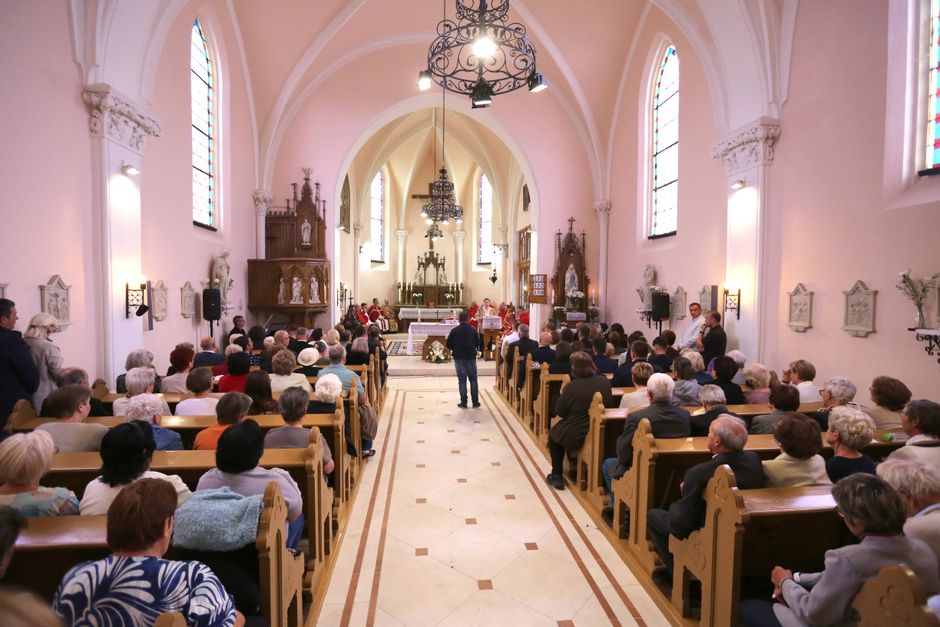 Episcopia Oradiei investighează incidentul de la mănăstire cu Călin Georgescu