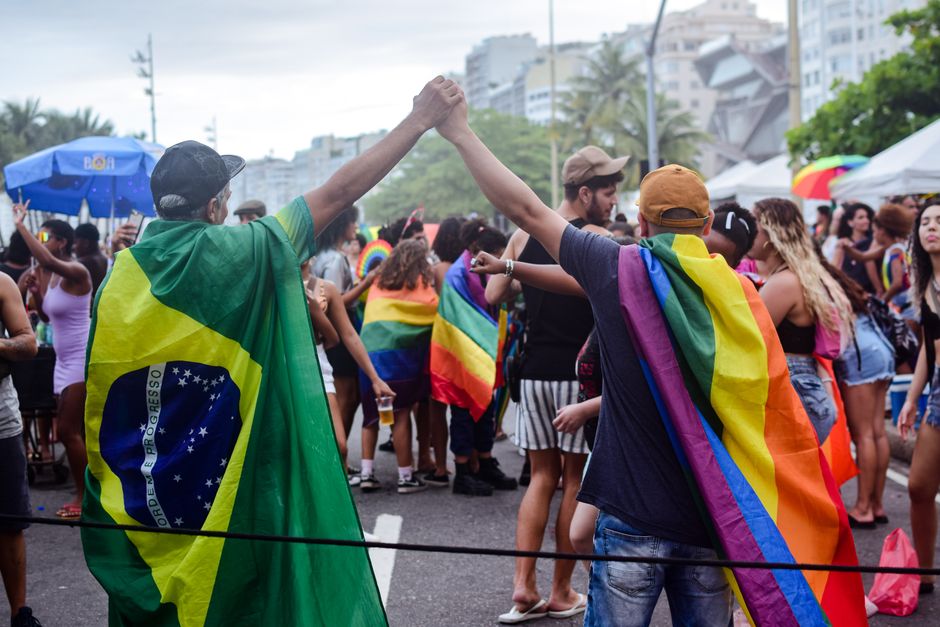 Despăgubiri record pentru un tânăr gay alungat de părinți în Brazilia