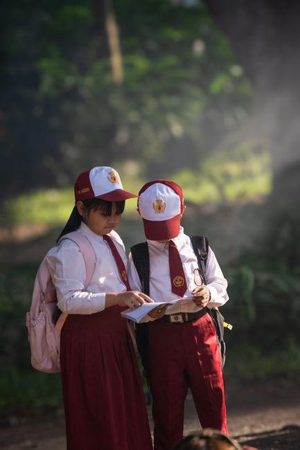 Uniformele școlare ar putea deveni obligatorii: Senatul se pregătește pentru votul decisiv