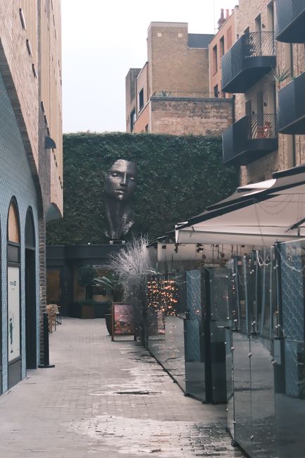 Cristina Schek dezvăluie „Fern Girl”, o lucrare impresionantă în Londra
