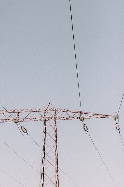 Contracte electrice cu preț fix: ce trebuie să știi înainte de a semna