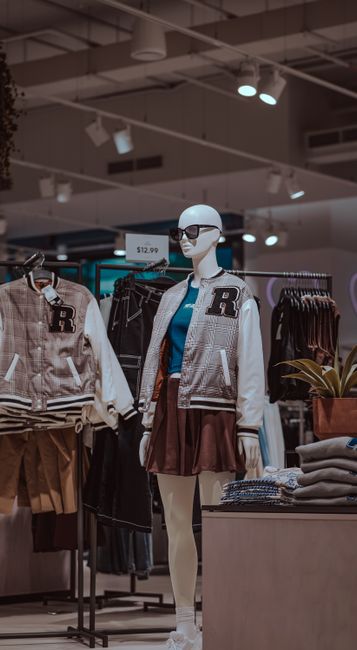 ZURSA deschide un outlet inovator în Iulius Mall Iași, cu branduri internaționale la prețuri accesibile