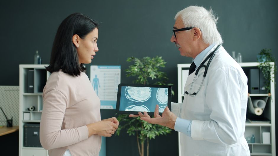 Lupta globală împotriva bolii Alzheimer: descoperă semnele și analizele esențiale