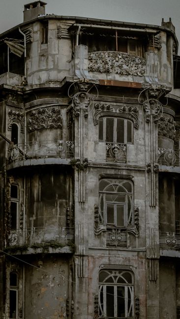 De la bijuterie arhitecturală la ruină: destinul tragic al Prefecturii Gorj
