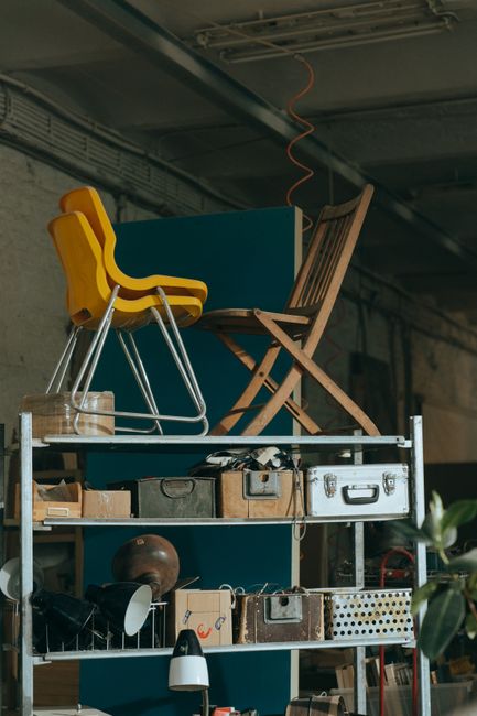 Transformă-ți biroul cu mobilier second hand de calitate