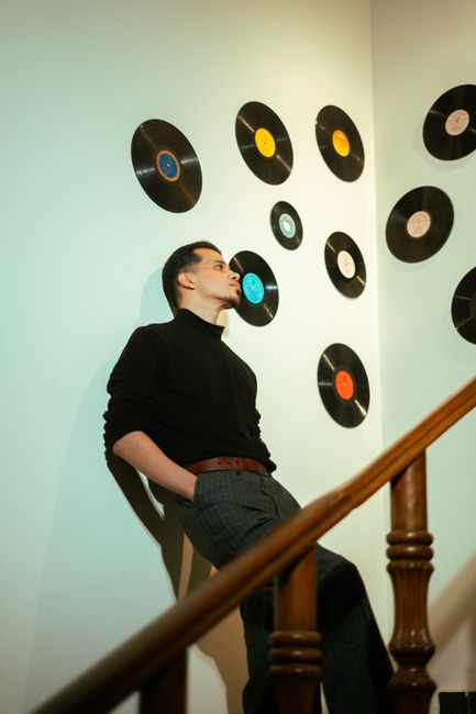 Andrei Ursu lansează noul album „Cântece pentru inimă, Vol. III” despre iubire și emoții