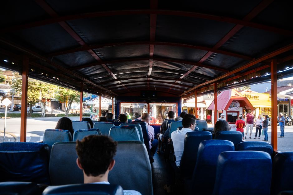 Iașiul introduce primul autobuz turistic cu platformă panoramică pentru o experiență inedită